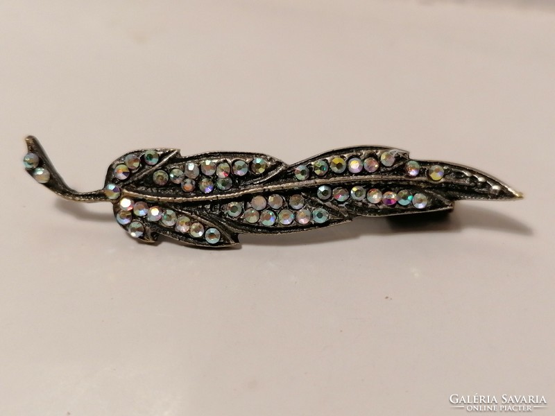 Old leaf brooch (843)