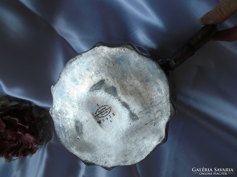 Antik angol  fém  kanna az 1800-as évek végéről.