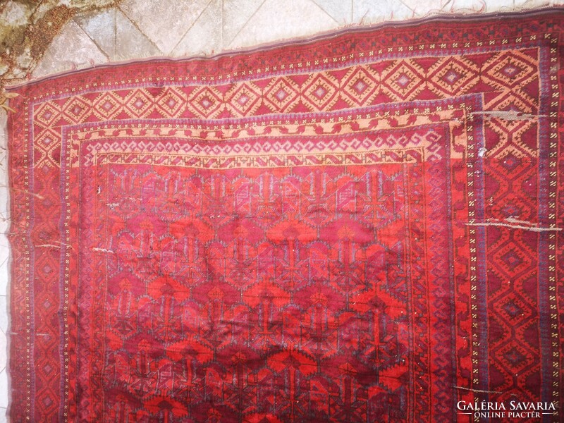 Antique large-sized carpet is highly decorative