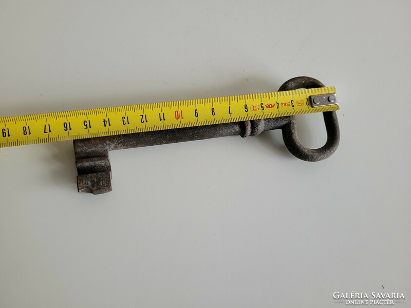 Régi nagy méretű 16 cm es csöves kovácsoltvas vas ajtó kapu kulcs