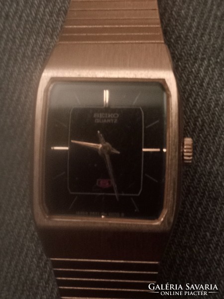 Vintage Seiko 2B21-5020 aranyszínű  kvarc analóg női óra fekete számlappal