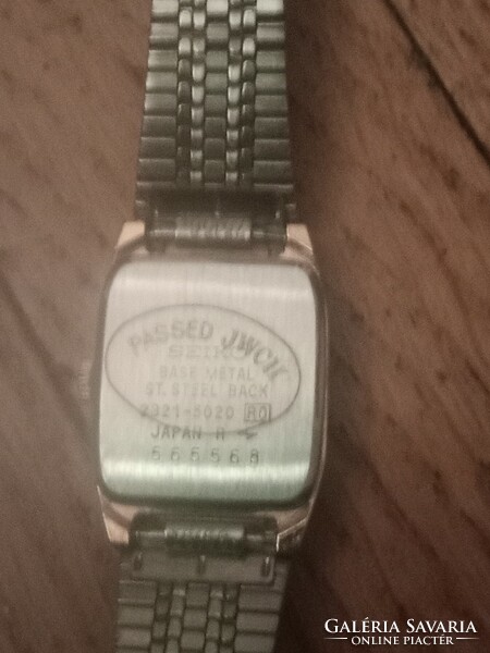 Vintage seiko 2b21-5020 gold colored quartz analog women's watch with black dial