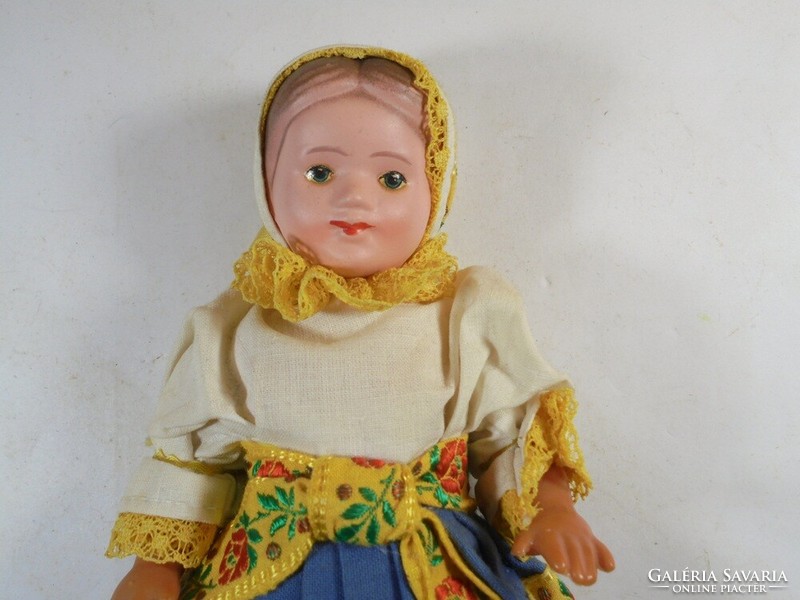 Retro játék műanyag baba szövet ruhában kb. 1970-es évek