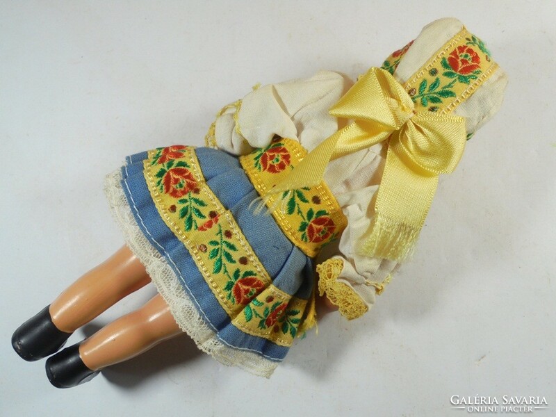 Retro játék műanyag baba szövet ruhában kb. 1970-es évek