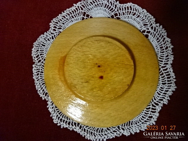 Russian wooden plate, hand painted, diameter 10.5 cm. He has! Jokai.