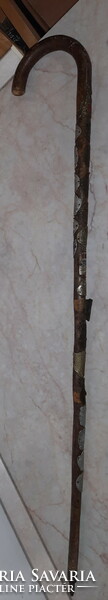 Old walking stick, walking stick, hiking stick with 22 stick labels - 94 cm high