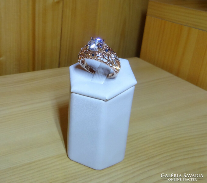 Beautiful beautiful a.A. Gold-plated ring decorated with zirconia white and small blue stones.