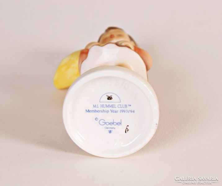Sweet offering - 9 cm Hummel / Goebel porcelain figure