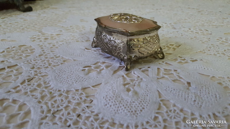 Beautiful, small tin jewelry box