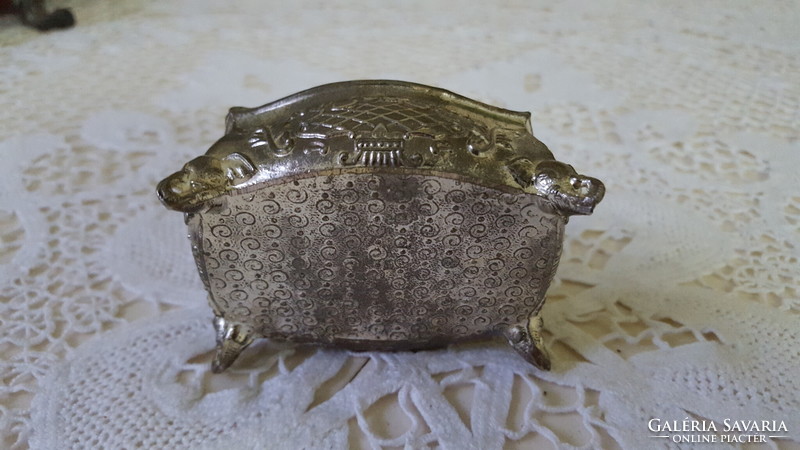 Beautiful, small tin jewelry box