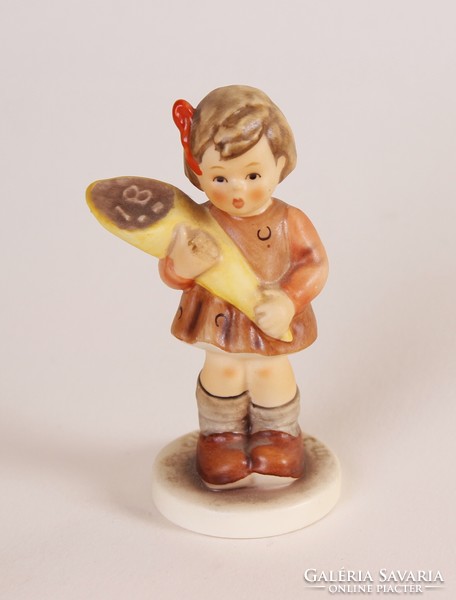 Édes ajándék (Sweet offering) - 9 cm-es Hummel / Goebel porcelán figura