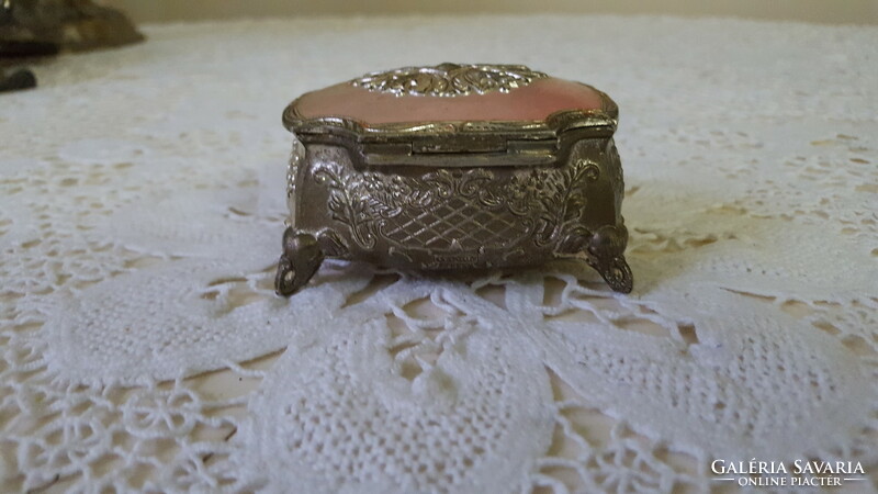 Beautiful, small tin jewelry box