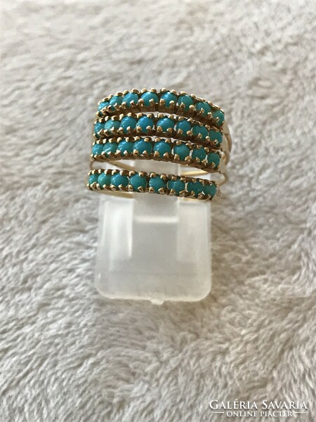 Yellow gold ring with turquoise stones