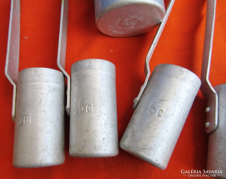 7 retro aluminum measuring cylinders, measuring milk-milk, for sale.