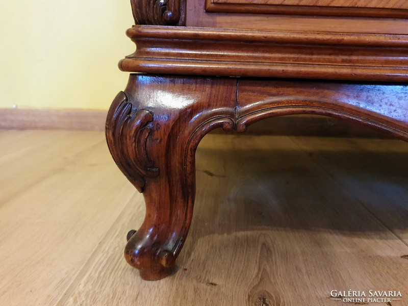 Renovated chest of drawers with an antique effect