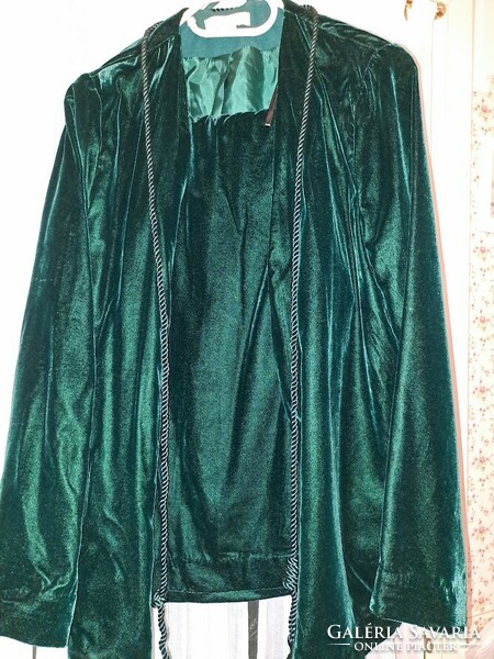 Green, velvet pantsuit for the occasion
