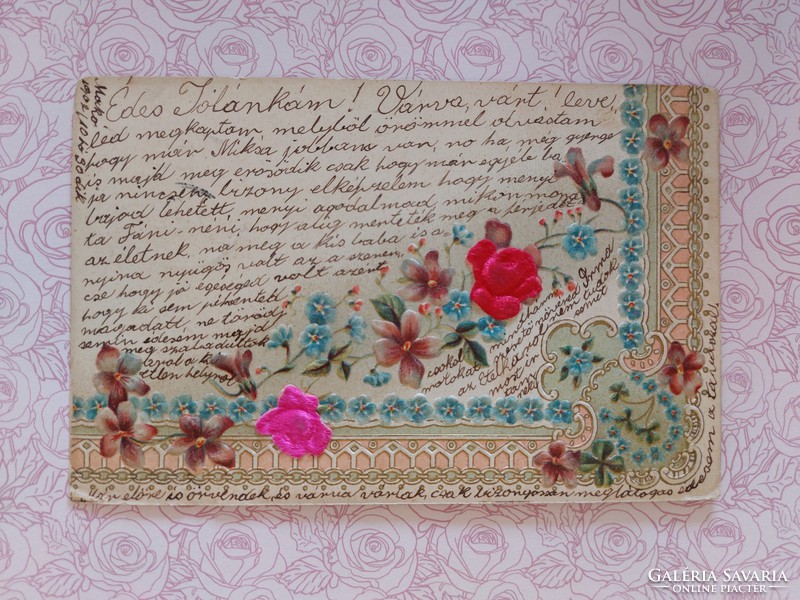 Régi képeslap 1902 dombornyomott levelezőlap selyem rátéttel virágok nefelejcs