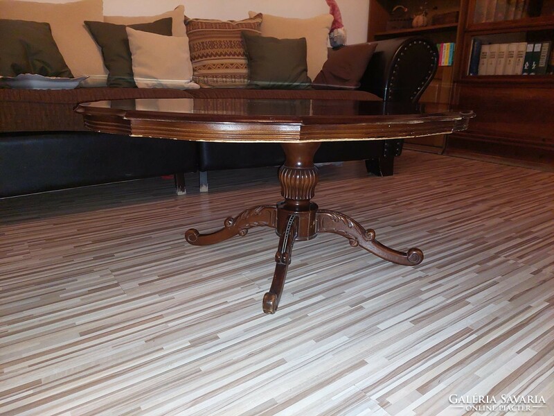 Neo-baroque coffee table with spider legs
