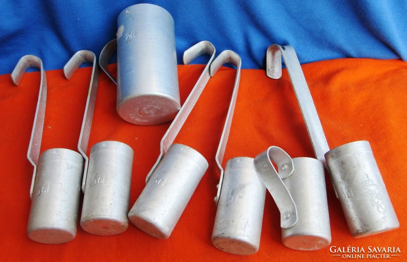 7 retro aluminum measuring cylinders, measuring milk-milk, for sale.