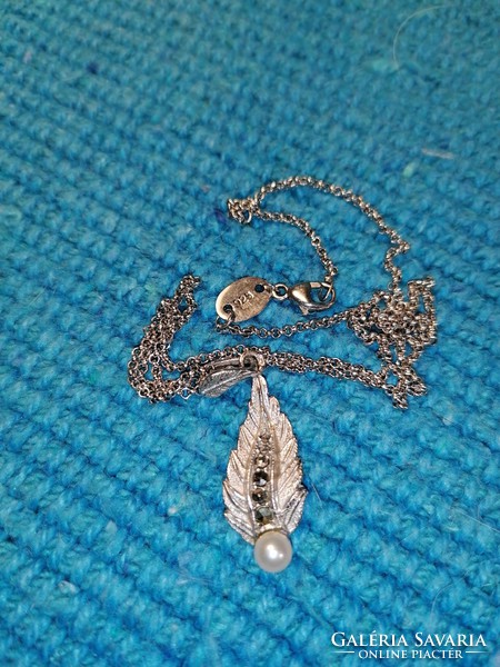Silver leaf pendant with marcasite and true pearl (71)