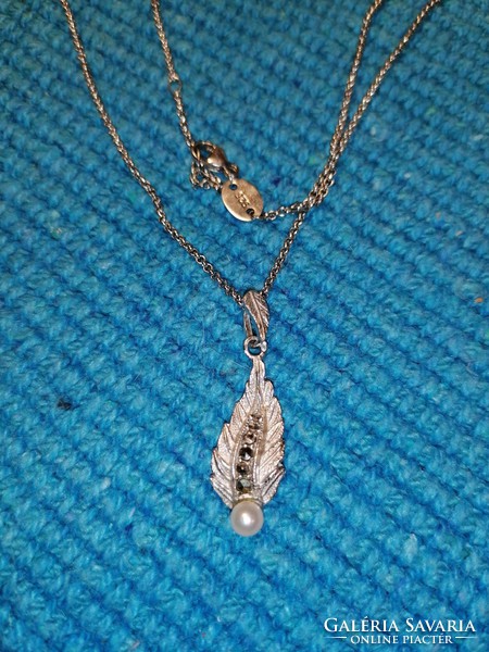 Silver leaf pendant with marcasite and true pearl (71)