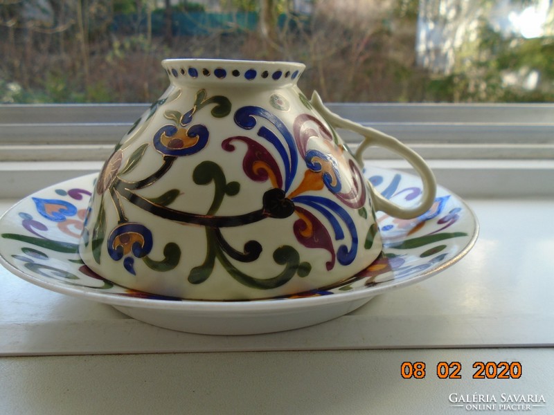 Tea set with spectacular Art Nouveau gold-contoured relief with 19th century zsolnay style