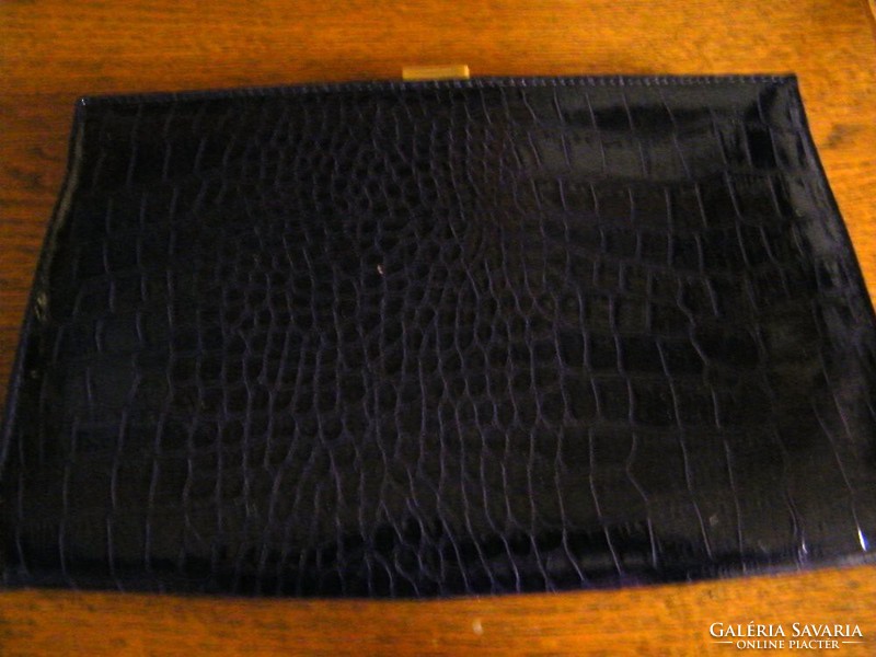 Lakk, sötét lila színházi táska 27 x 18 cm X