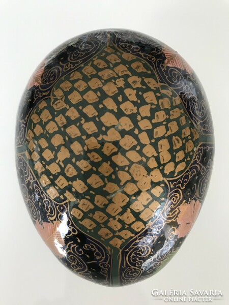 Kézzel festett, lakkozott tojás alakú ékszertartó doboz, 11x8,5x 7 cm