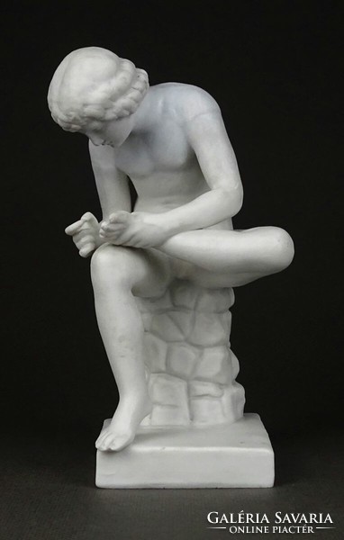 1F474 Tüskehúzó fiú biszkvit porcelán szobor 14 cm