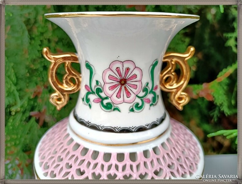Kézzel készült és festett, áttört mintás, minőségi kínai porcelán váza