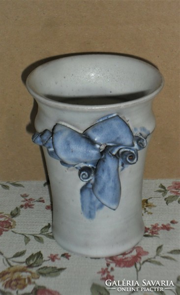 Egyedi kék díszes , kerámia kis váza .