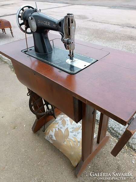 Singer sewing machine