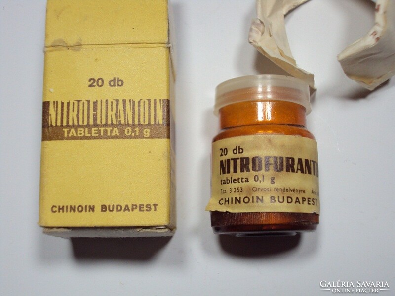 Retro nitrofurantoin pill box - quinoin manufacturer - from the 1970s
