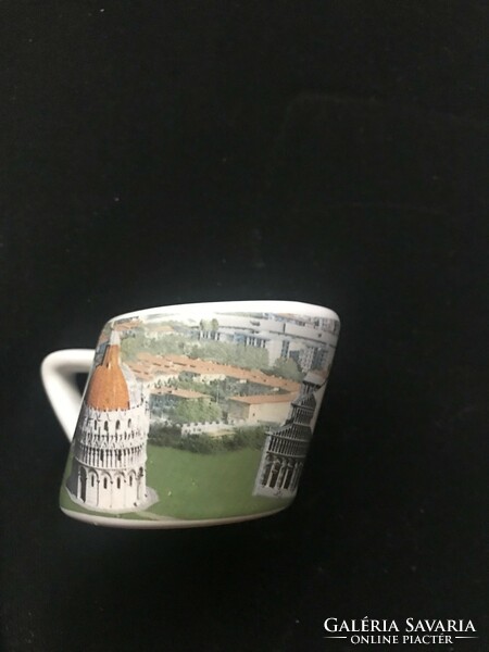 Porcelán pohár,emlélktárgy,a Pisai ferde torony látképével,matricás diszítéssel.