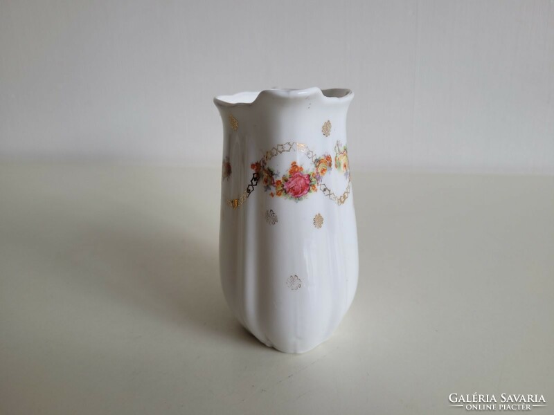 Régi porcelán kis kancsó rózsa mintás virágfüzéres tejkiöntő