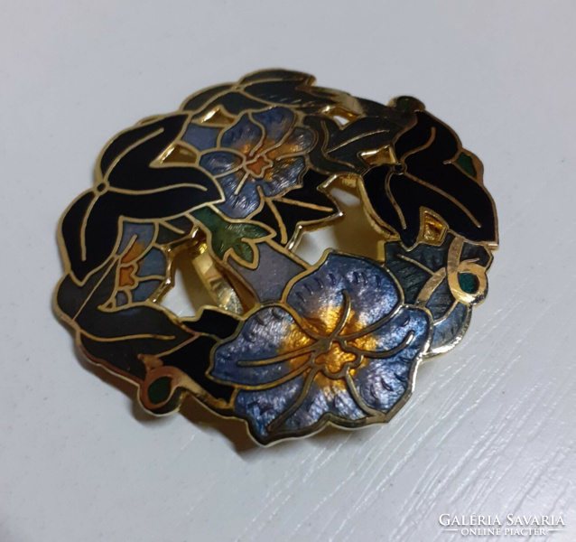 Nice condition gilt fire enamel floral gilt brooch pin scarf clasp