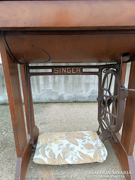 Singer sewing machine