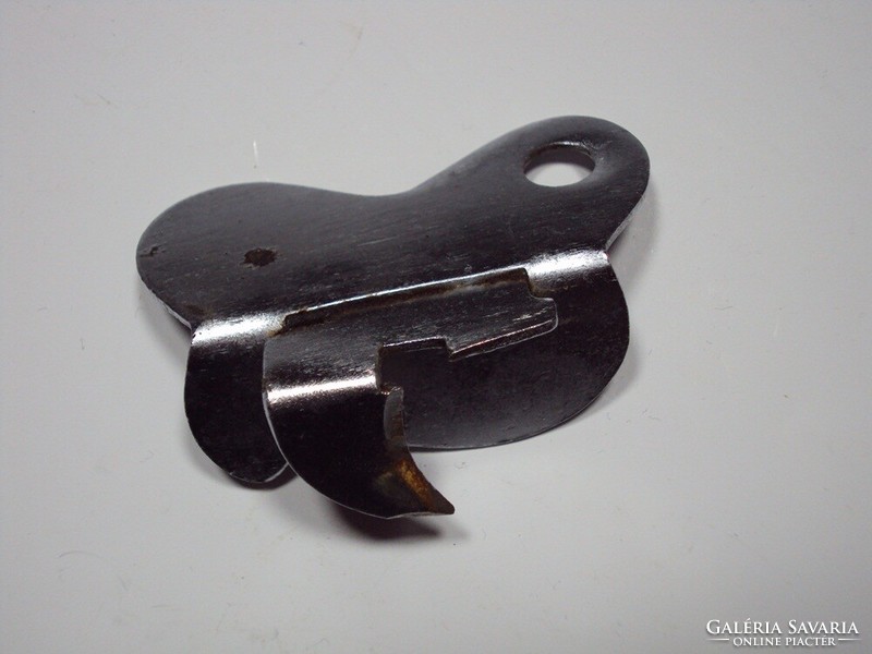 Retro metal can opener can opener