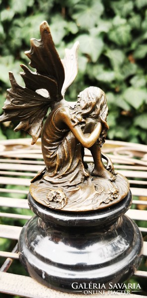 Pihenő tündér - bronz szobor