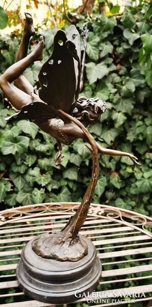 Repülő tündér - bronz szobor