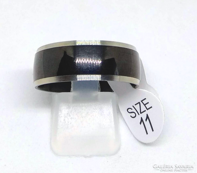 Fekete titánium gyűrű, ezüst színű peremmel