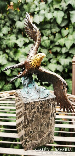 Flying eagle - bronze sculpture artwork