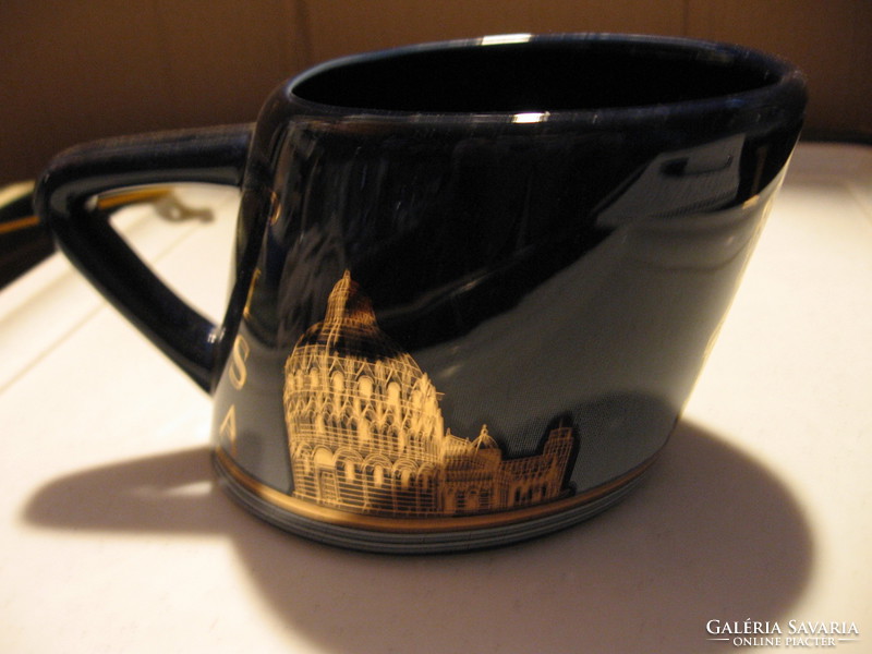 Leaning gold and gold souvenir mug from Pisa