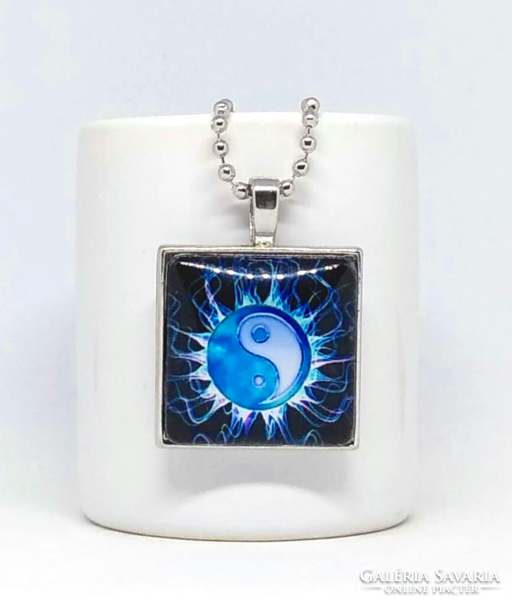 Blue yin-yang cabochon necklace 181
