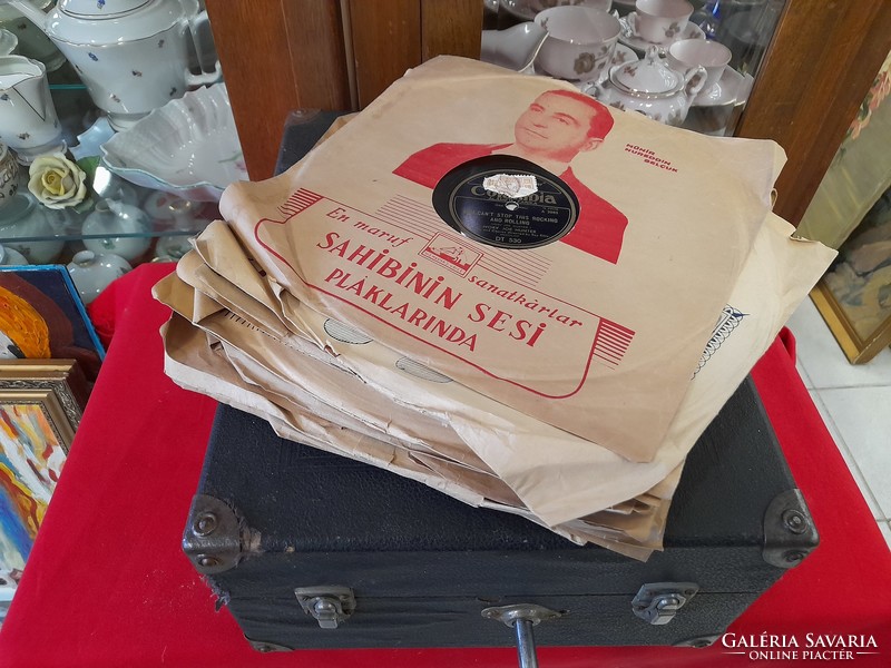 Sternberg bag gramophone, plus 10 records.