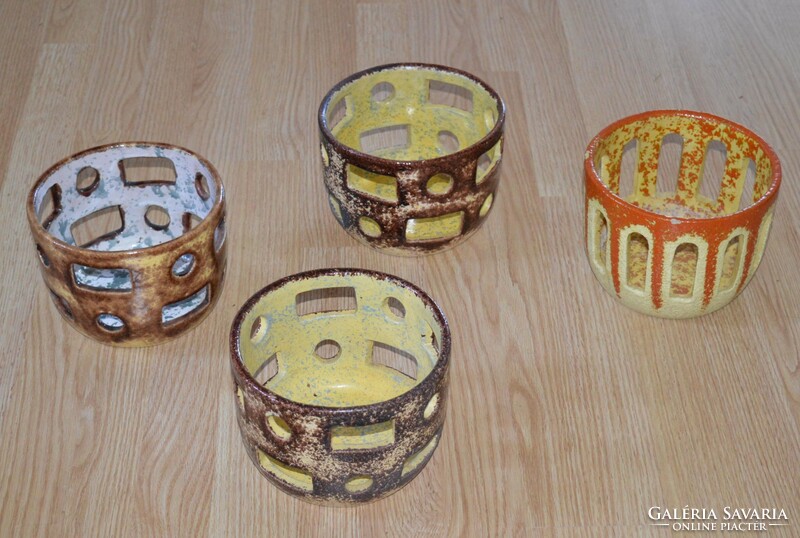 4 retro ceramic bowls.