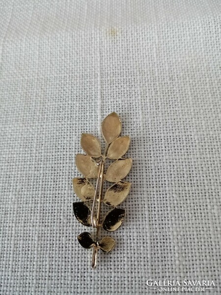 New gold plated metal brooch / pin --- leaf shape