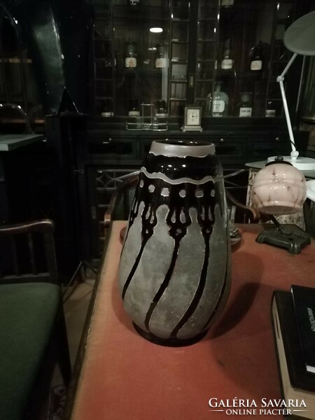 Balázs Badár Mezőtúr potter's vase, marked with a black glazed Art Nouveau motif, for collectors