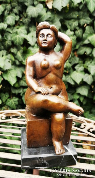 Molett női akt - bronz szobor
