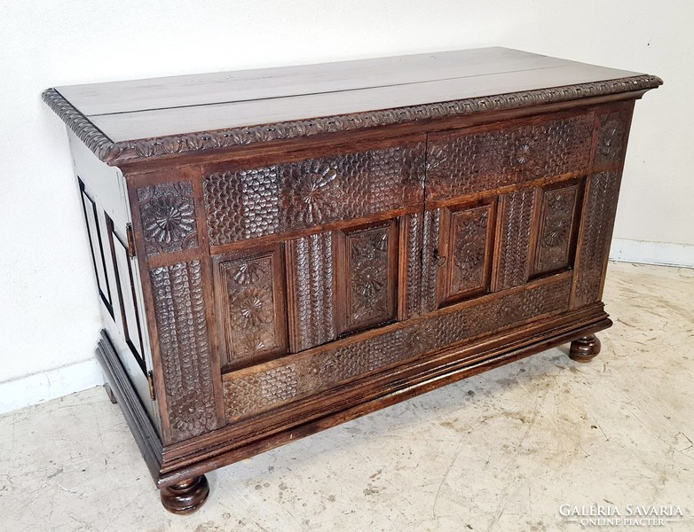 A642 antique carved chest-shaped chest of drawers